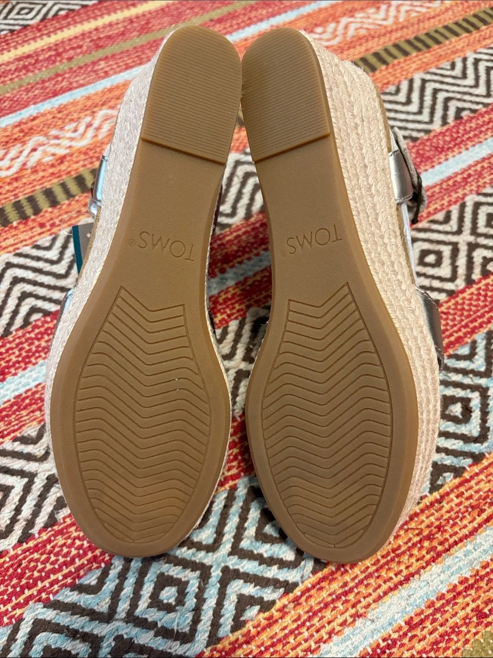 TOMS Audrey Light Gold Metallic Wedge Sandals Espadrilles Size 6. NIB